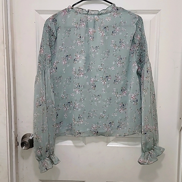 NWT CODE X MODE SHIRRED SLEEVE SAGE FLORAL PEASANT BLOUSE V NECK  SZ L - Picture 4 of 7